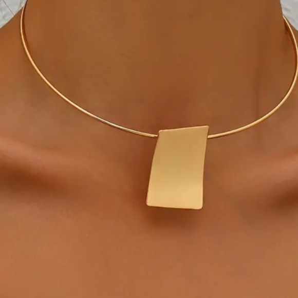 18 Carat Gold Plated Choker Necklace - Picture 2 of 5